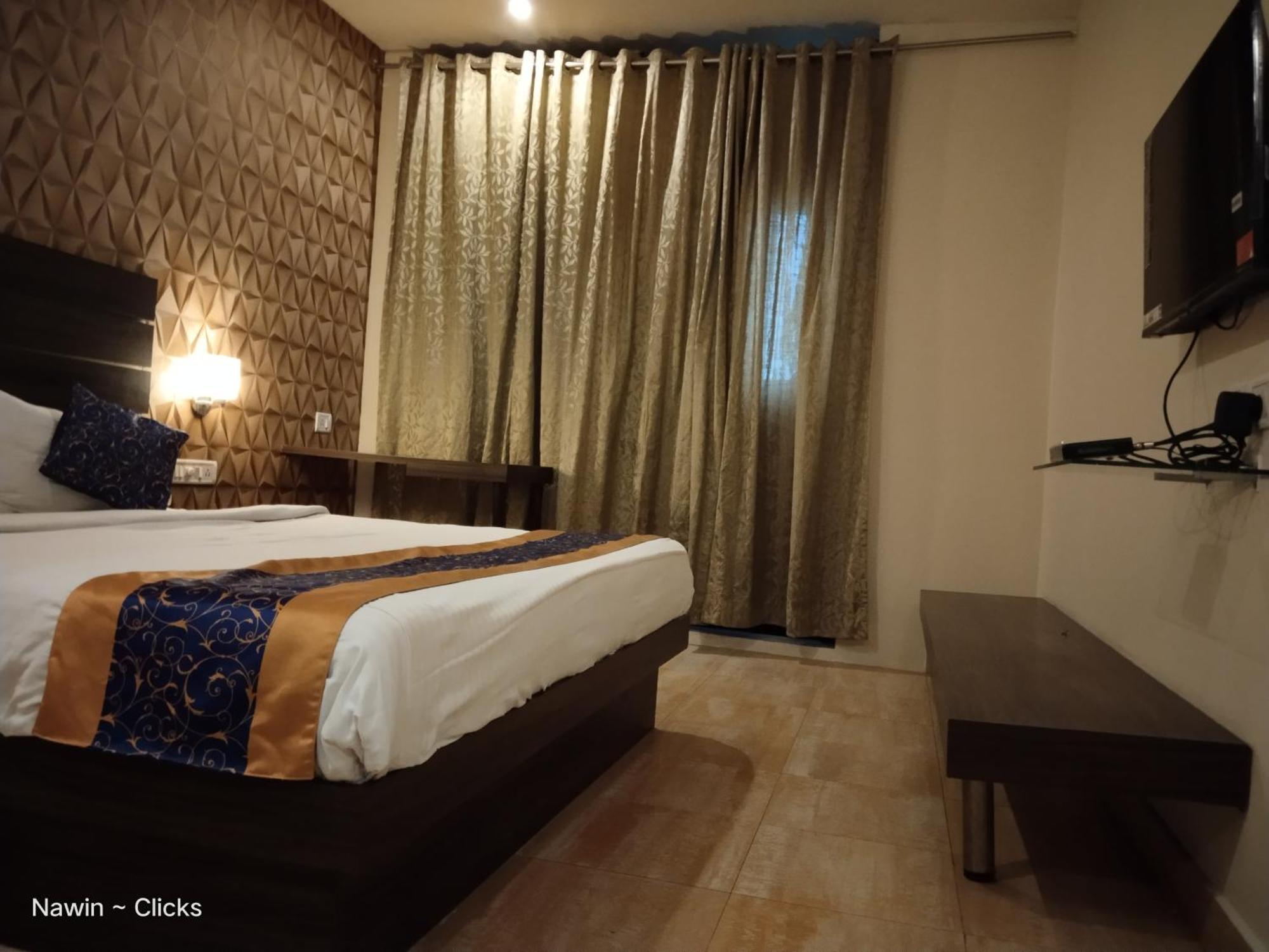 Redfox Hotel- Aminjikarai Madras Buitenkant foto